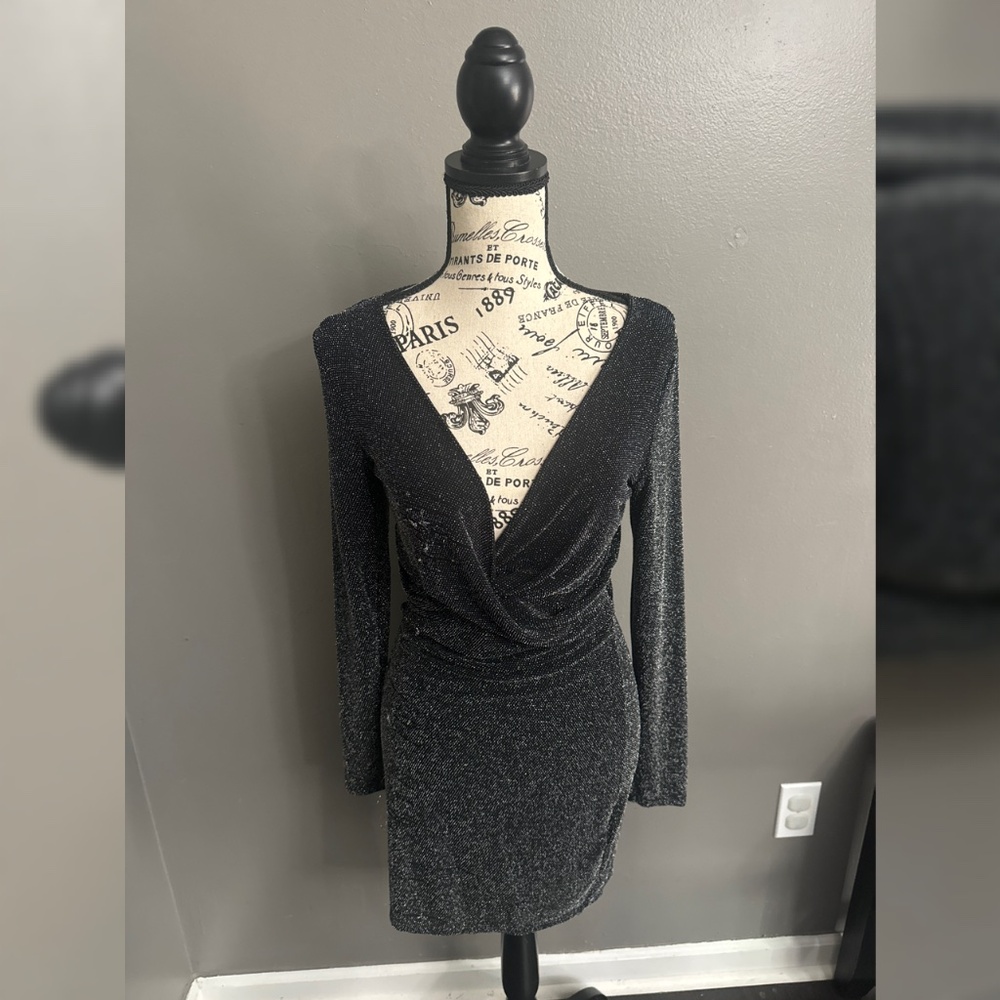 H&M Divided Women’s Size 8 Long Sleeve Dress